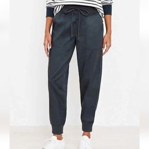 NWOT Lou & Grey Supersoft Sateen Joggers Size L Navy Loft